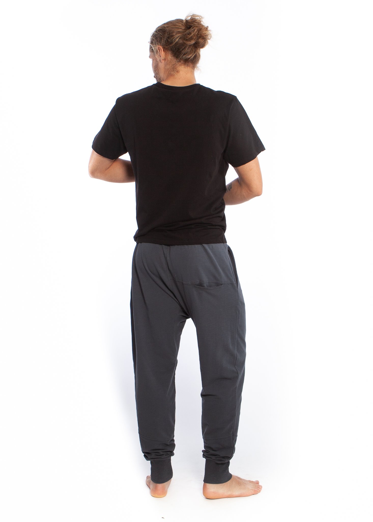 men-mudra-pants-dustyblue-04-fullbody2-JE18 Mudra Pants Masculine, Organic cotton YOGAMII (DK) - Bild 20